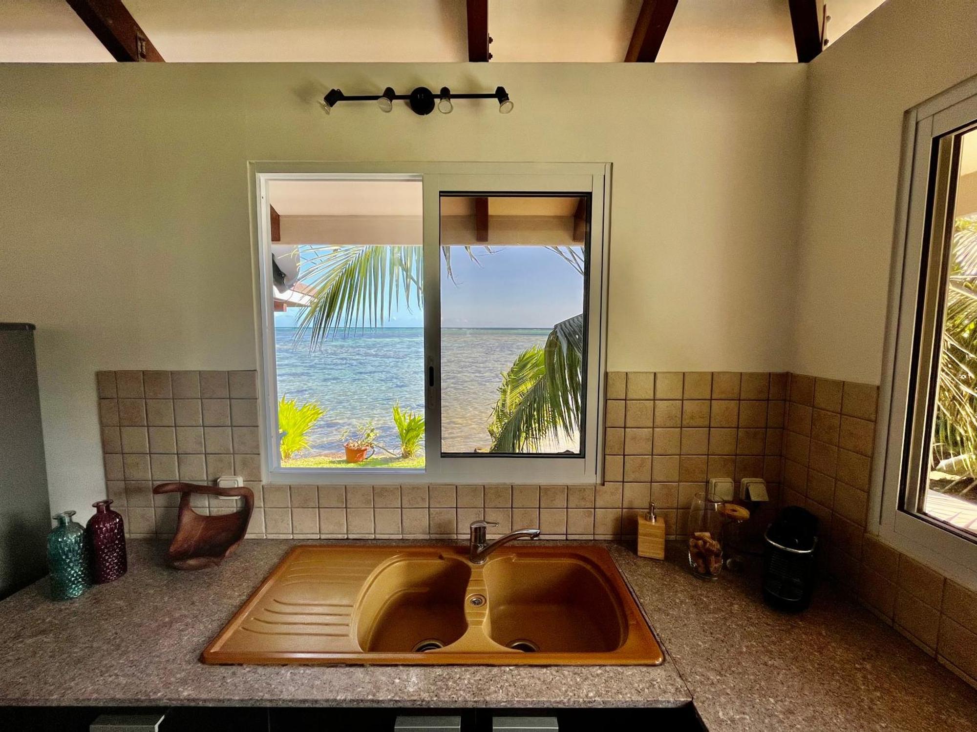 O'Coco Bungalow- Breathtaking Waterfront Views, Endless Memories Paea Eksteriør bilde